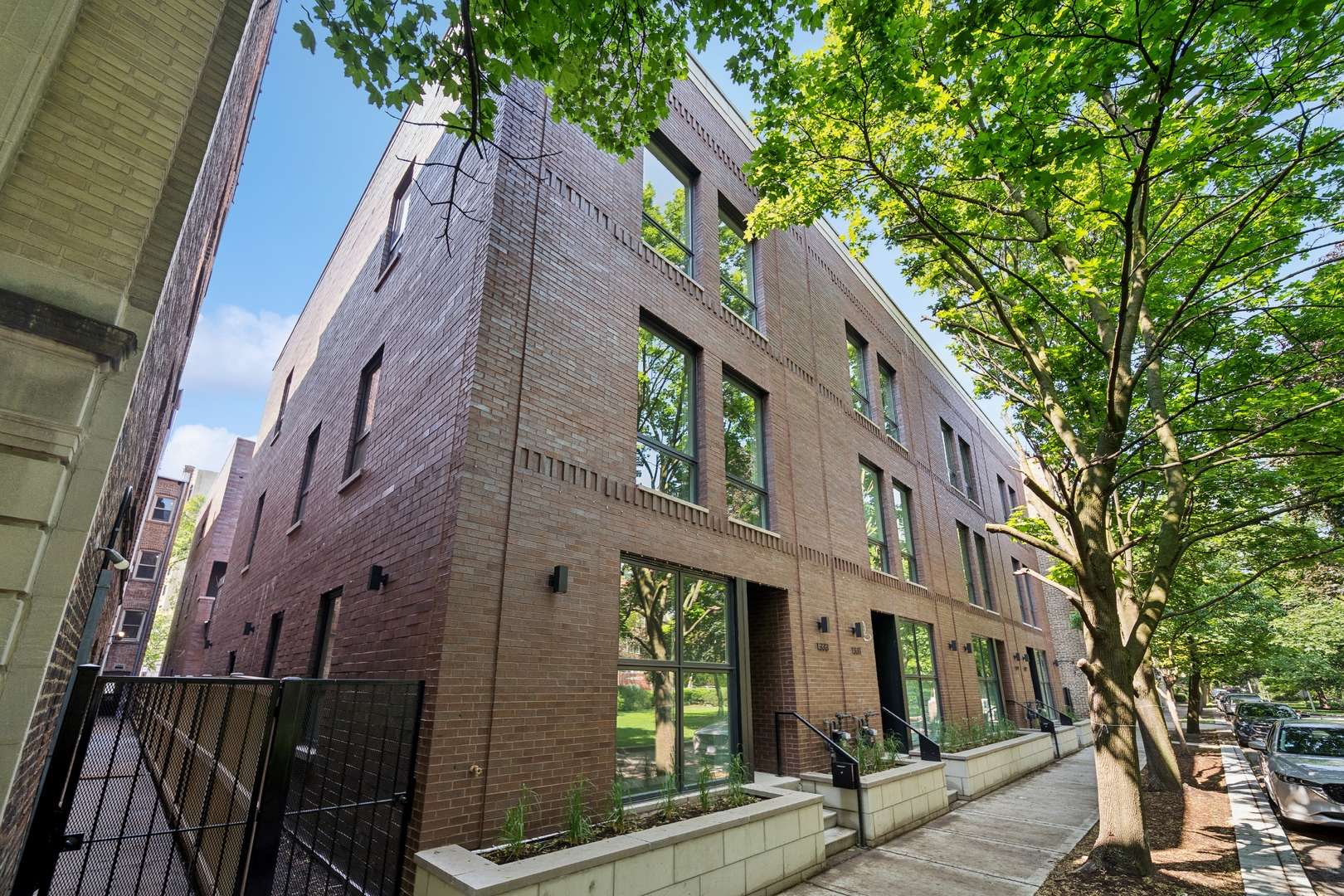 Chicago, IL 60615,1333 E Madison Park