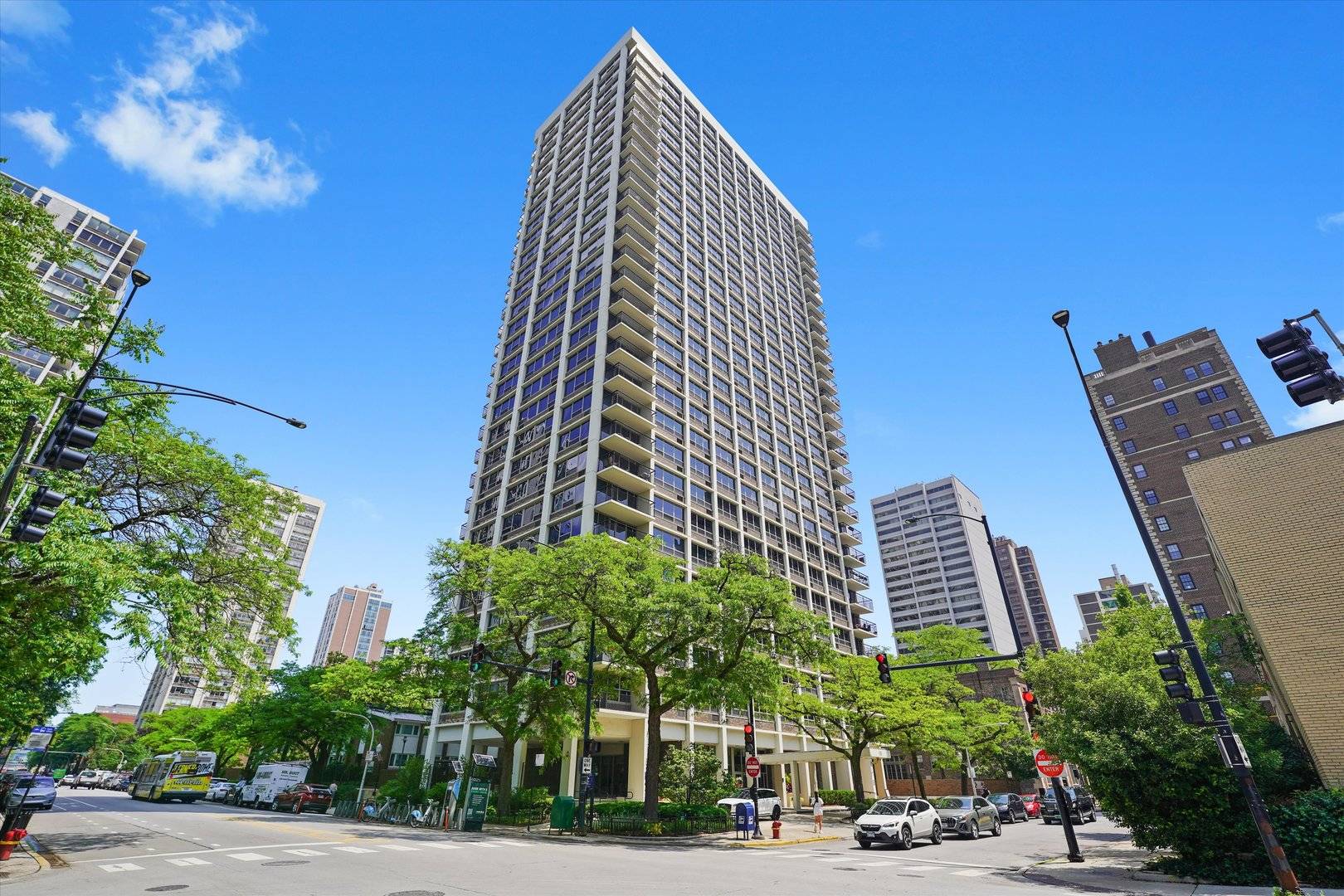 88 W Schiller ST #1001L, Chicago, IL 60610