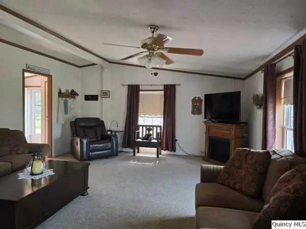 Carthage, IL 62321,1930 E County Road 900