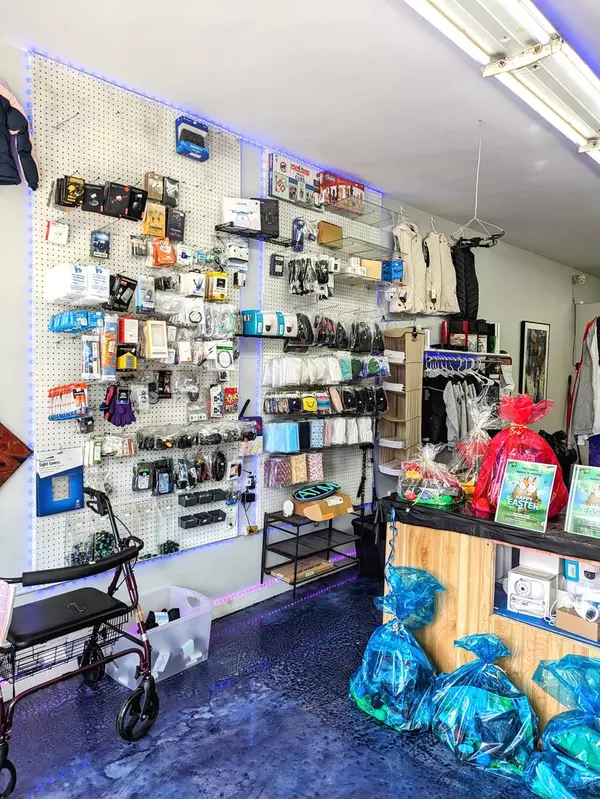 Chicago, IL 60707,7006 W Diversey AVE