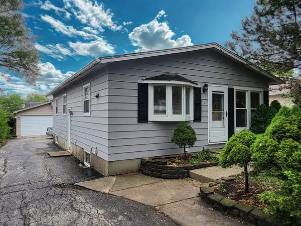 319 Hillandale ST, Round Lake, IL 60073