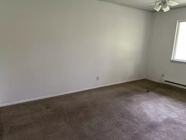 Aurora, IL 60506,833 N Randall RD #C3