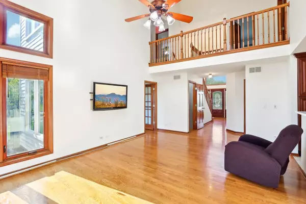 Schaumburg, IL 60173,1337 E Thacker ST