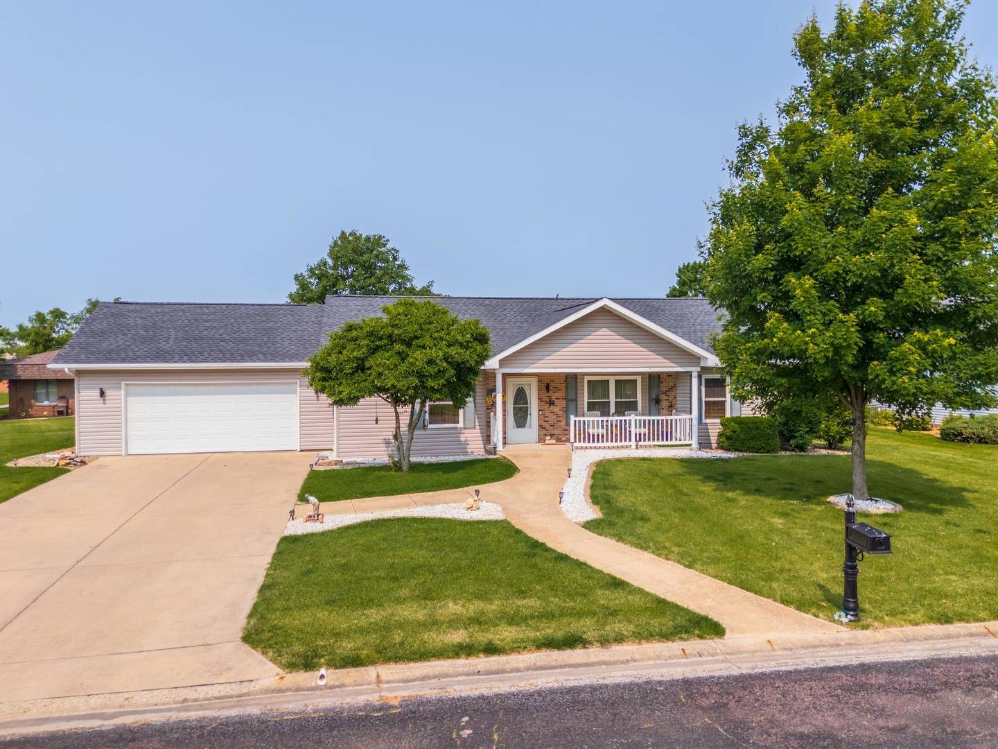 Roanoke, IL 61561,901 Easy ST