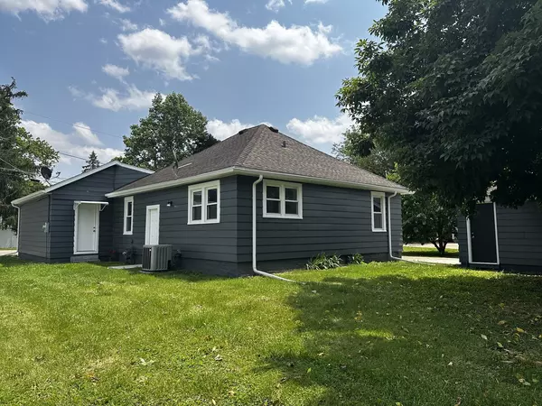 Streator, IL 61364,1002 Hoyne ST