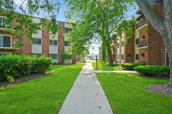 Oak Lawn, IL 60453,4113 W 97th PL #104