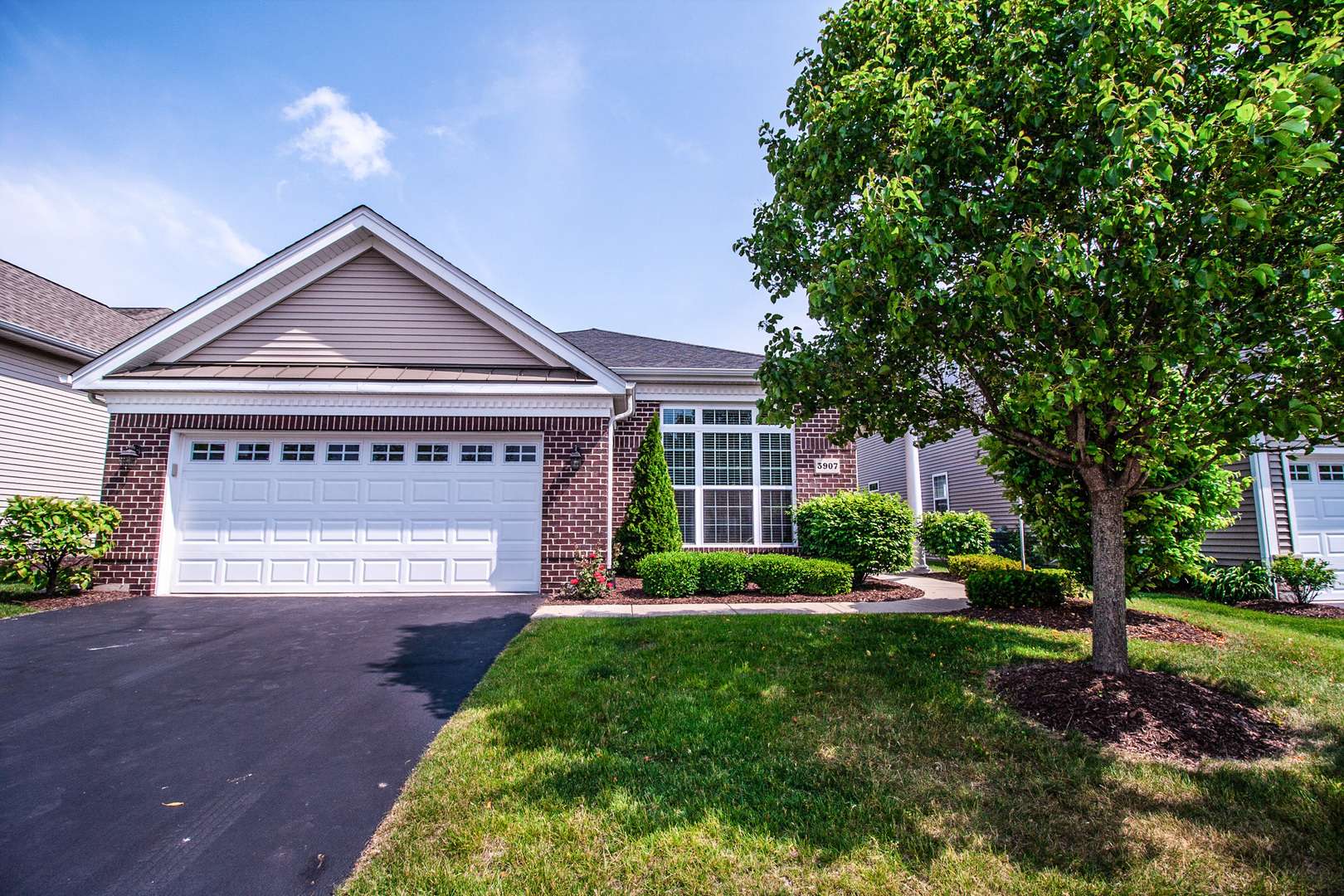 3907 Eagle Ridge DR, Elgin, IL 60124