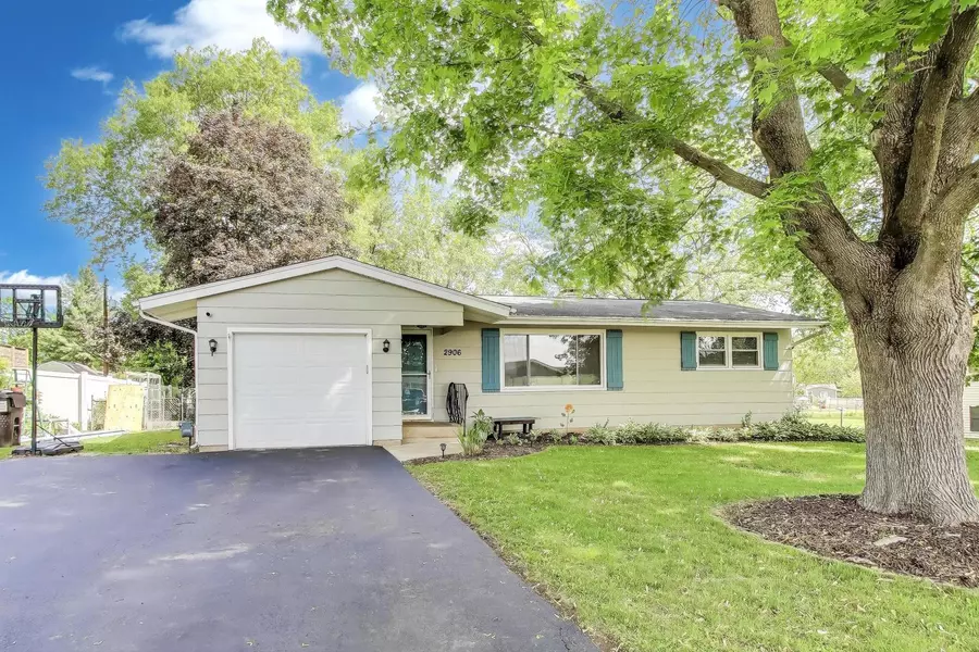 2906 Killarney DR, Cary, IL 60013