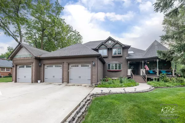 645 Saint Christopher CT, Aurora, IL 60506