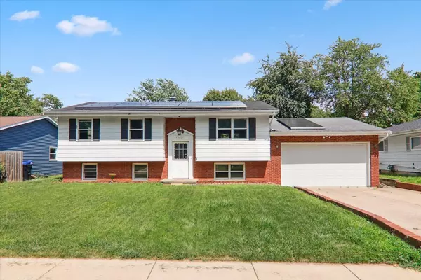 1209 Gettysburg DR, Bloomington, IL 61704