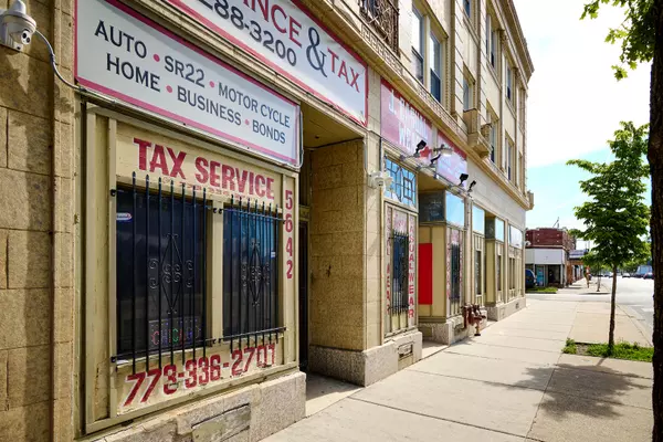 Chicago, IL 60651,5636-48 W Division ST