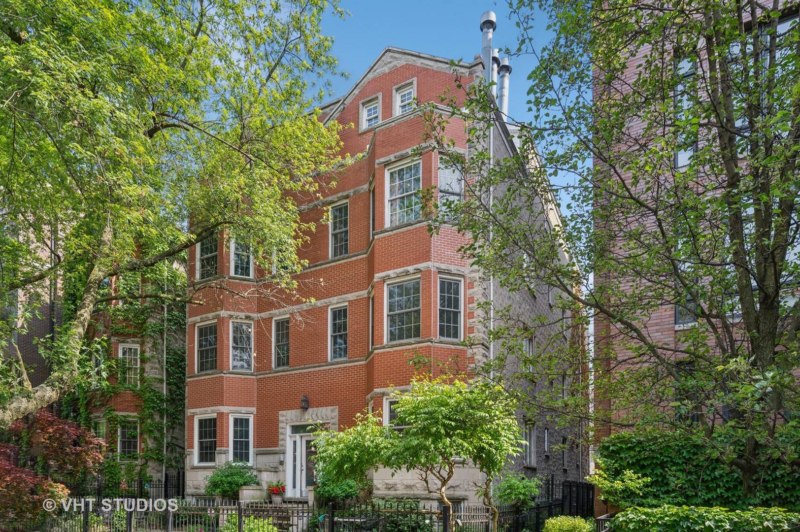 629 W BRIAR PL #1W, Chicago, IL 60657