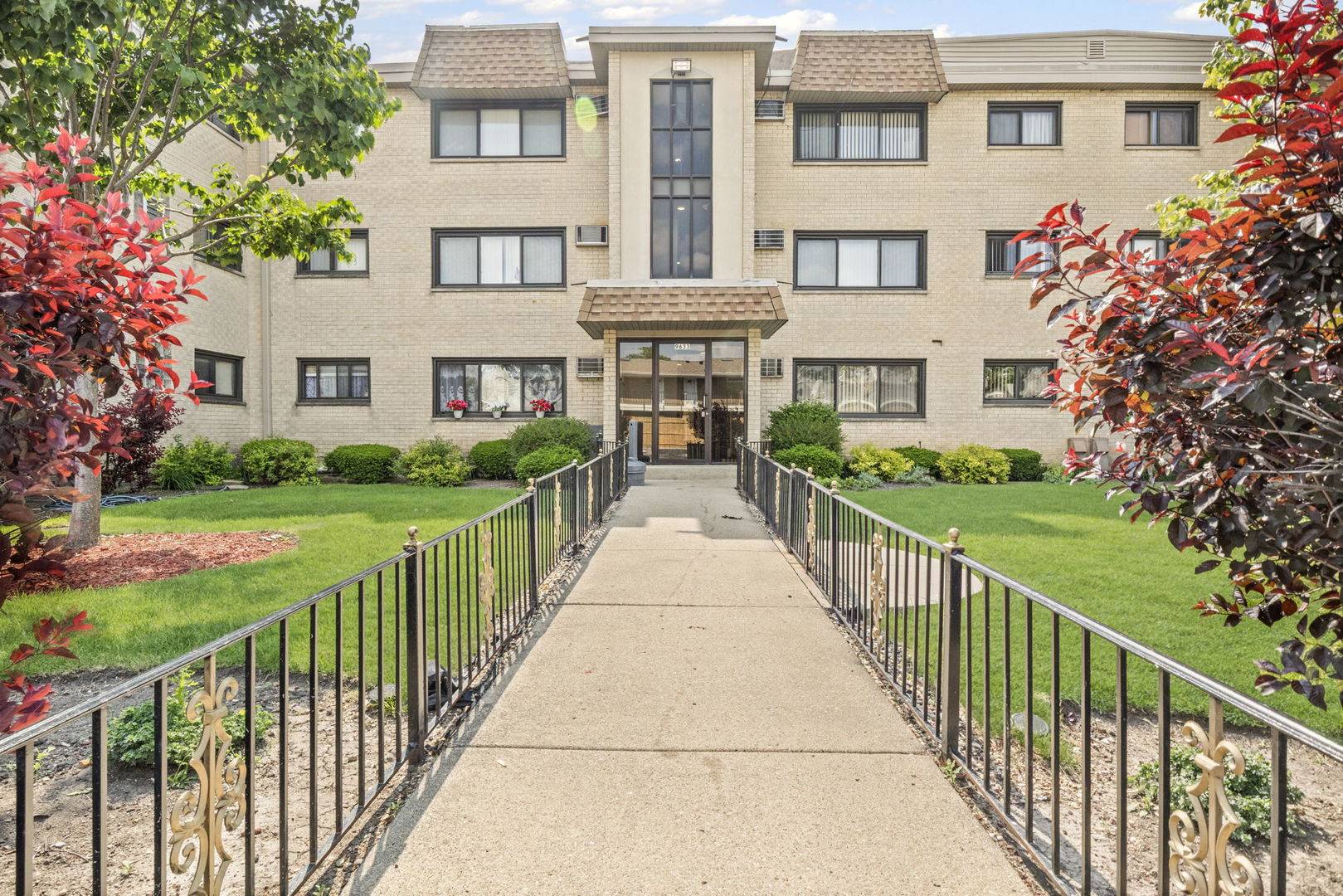 9633 Brandy CT #6, Des Plaines, IL 60016