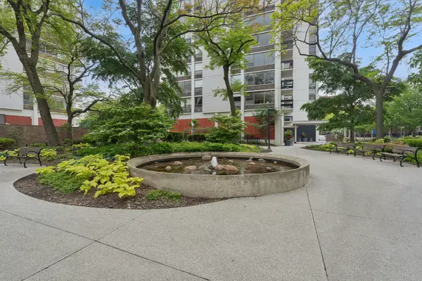 Chicago, IL 60610,1460 N Sandburg Terrace TER #1508A