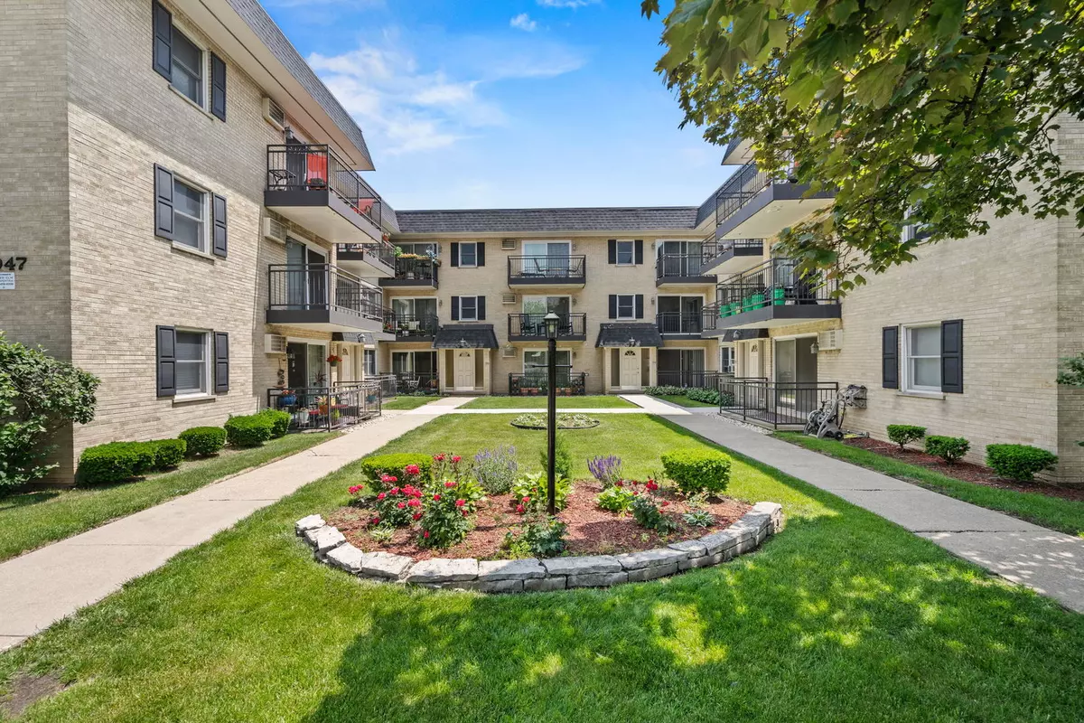 Oak Park, IL 60302,1039 N Harlem AVE #1SC