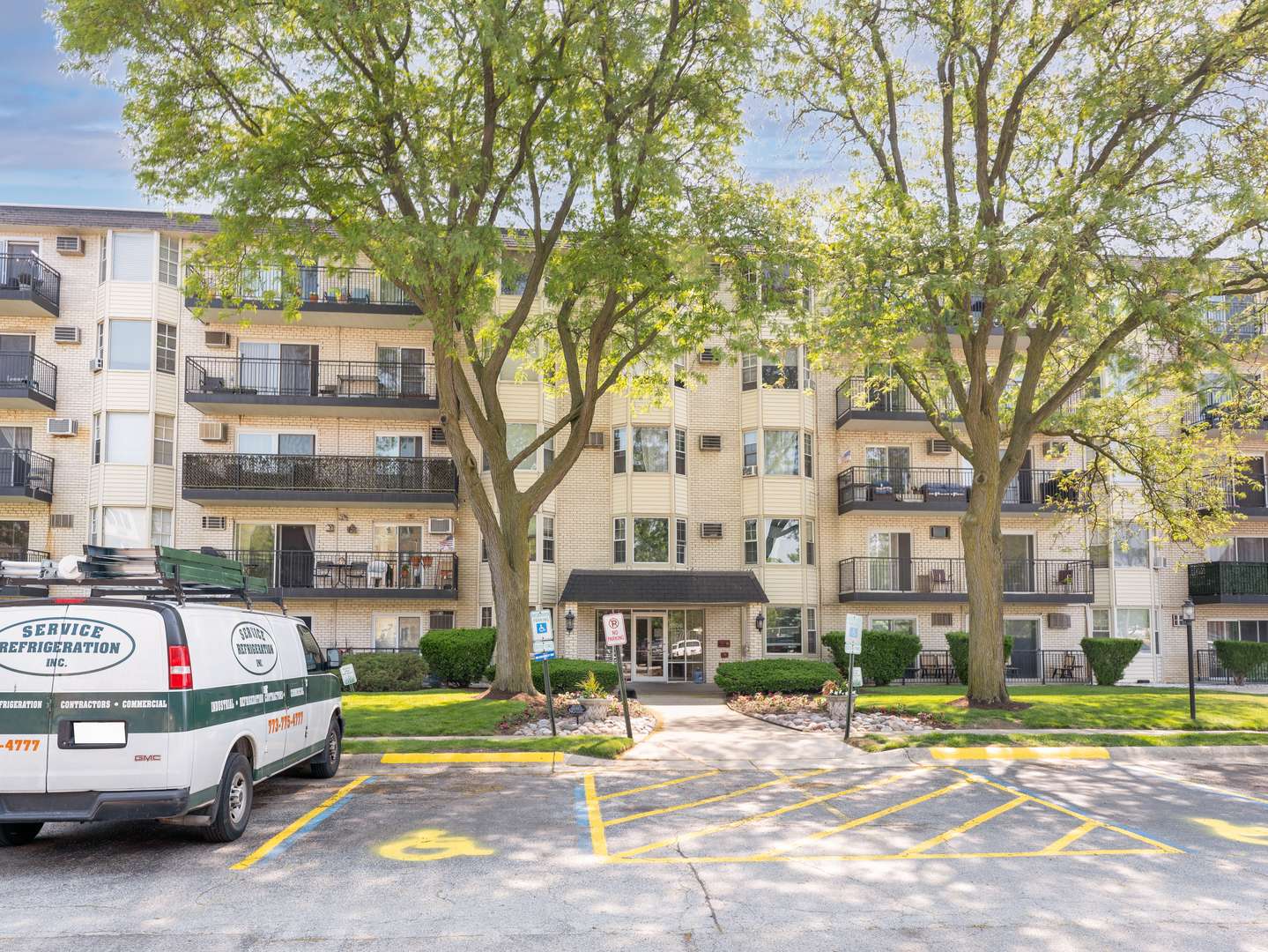Morton Grove, IL 60053,5506 Lincoln AVE #512