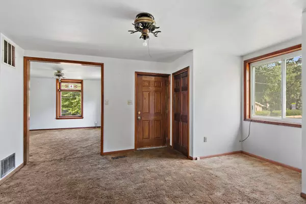 South Elgin, IL 60177,300 Stone ST