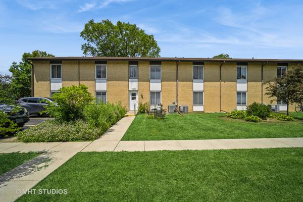 1430 Lehigh AVE #B2, Glenview, IL 60026