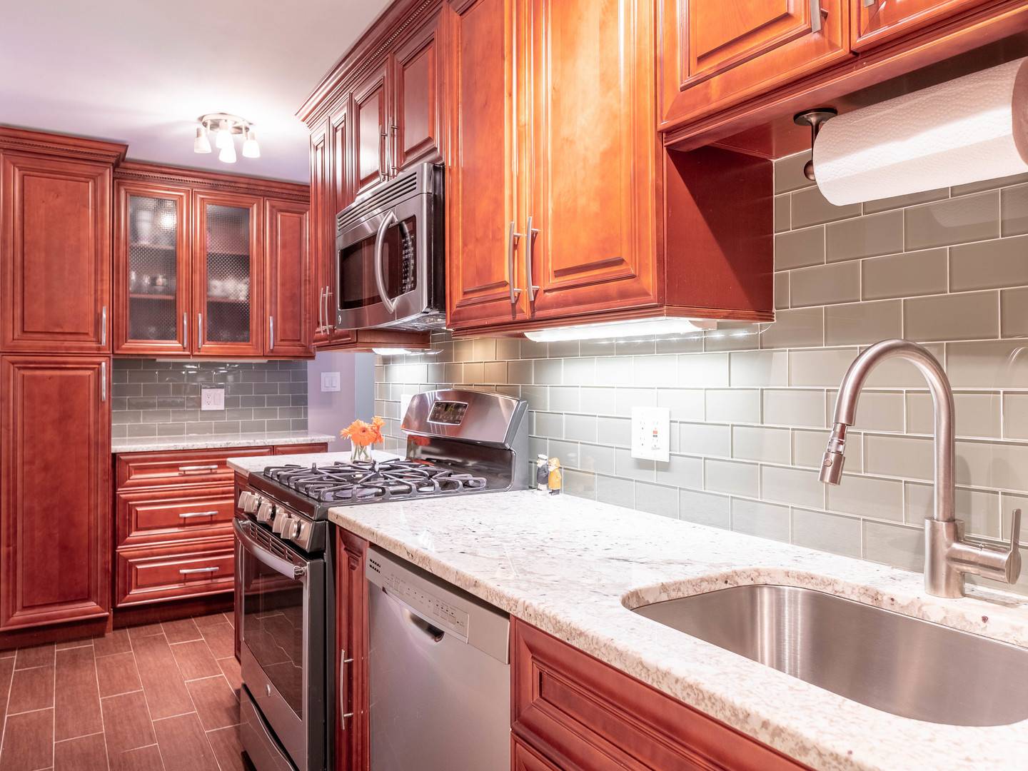 Chicago, IL 60657,435 W OAKDALE AVE #2B