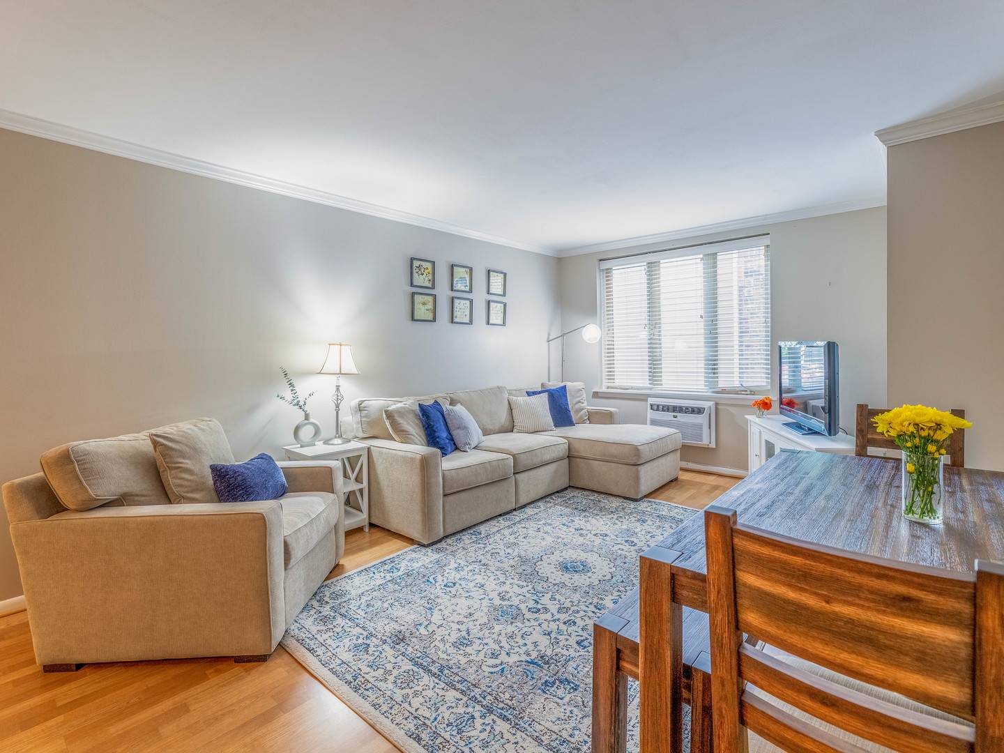 Chicago, IL 60657,435 W OAKDALE AVE #2B