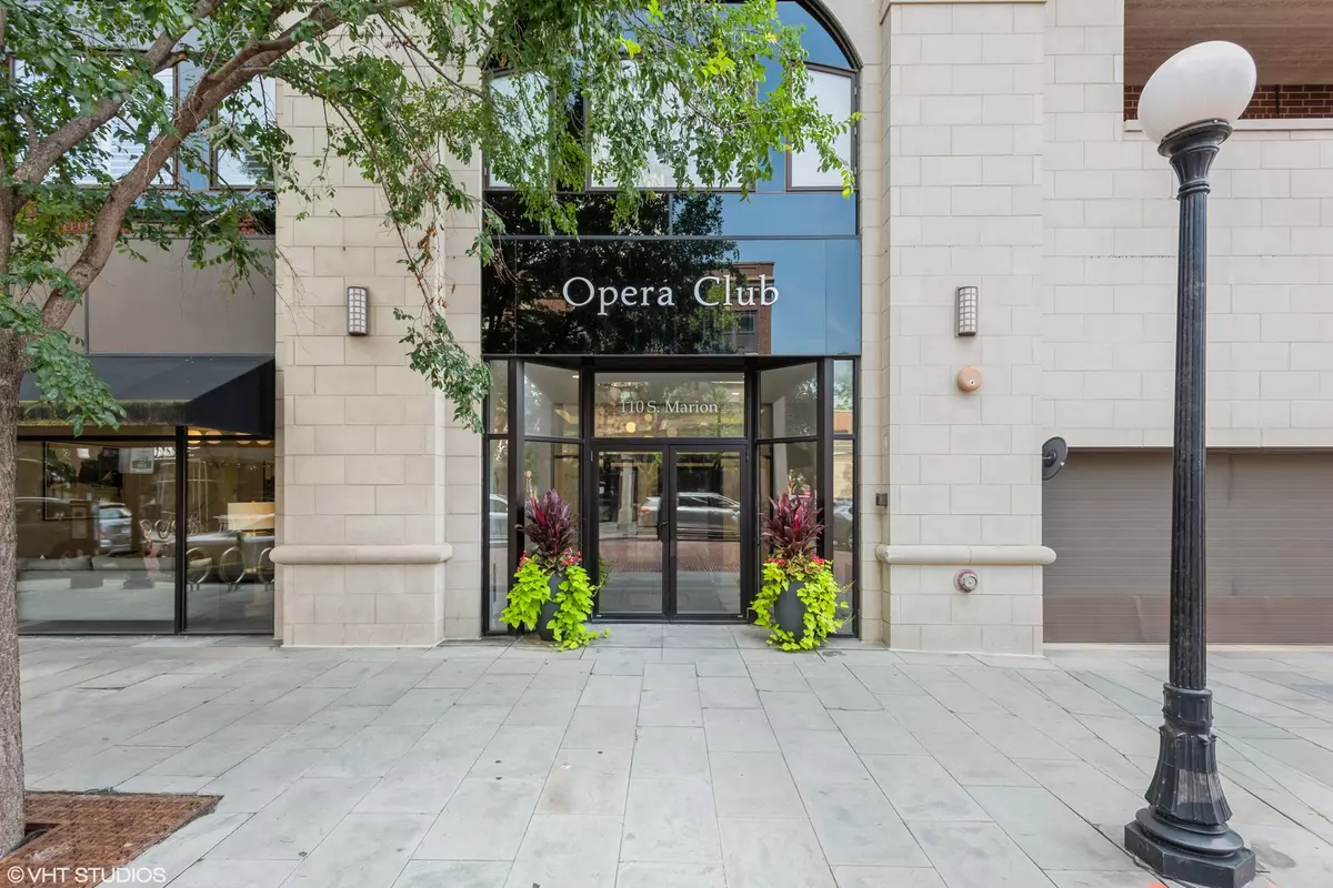 Oak Park, IL 60302,110 S Marion ST #304