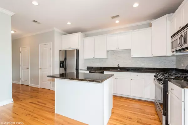 Oak Park, IL 60302,110 S Marion ST #304