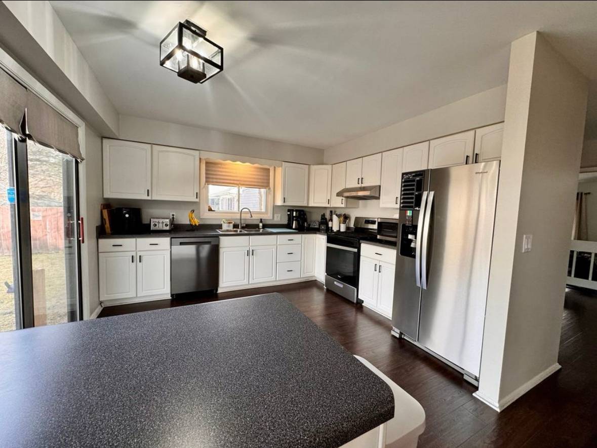 Crystal Lake, IL 60014,824 Woodmar DR