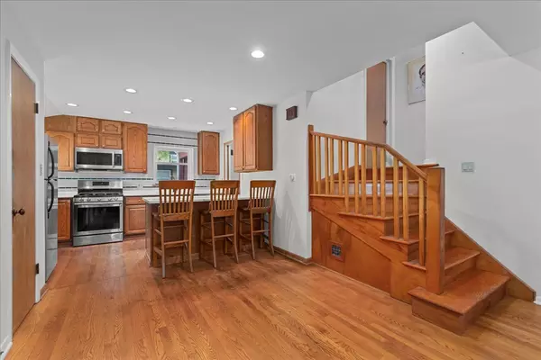Northbrook, IL 60062,1719 Ferndale AVE