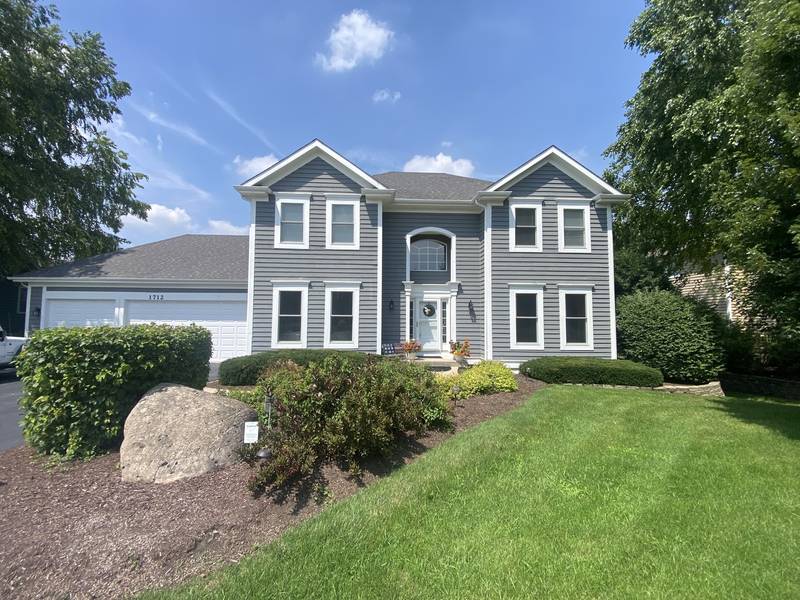 1712 Squirrel TRL, Cary, IL 60013
