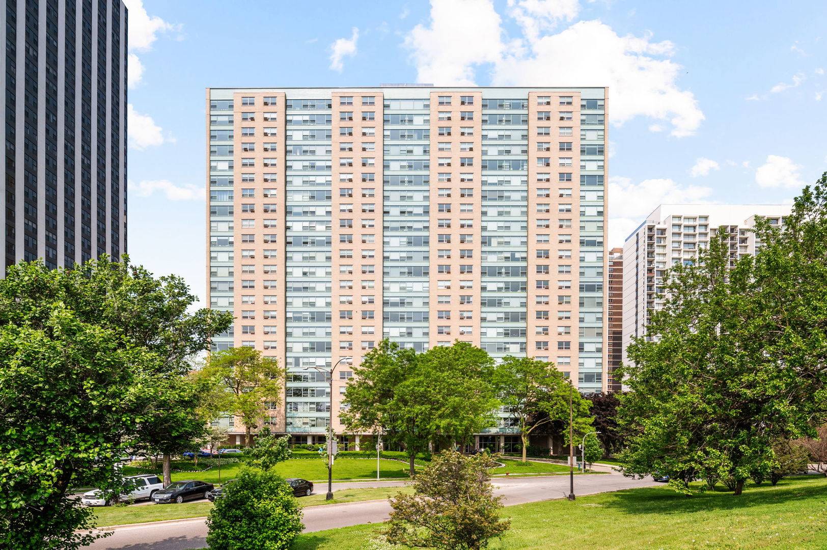 3180 N Lake Shore DR #8A, Chicago, IL 60657