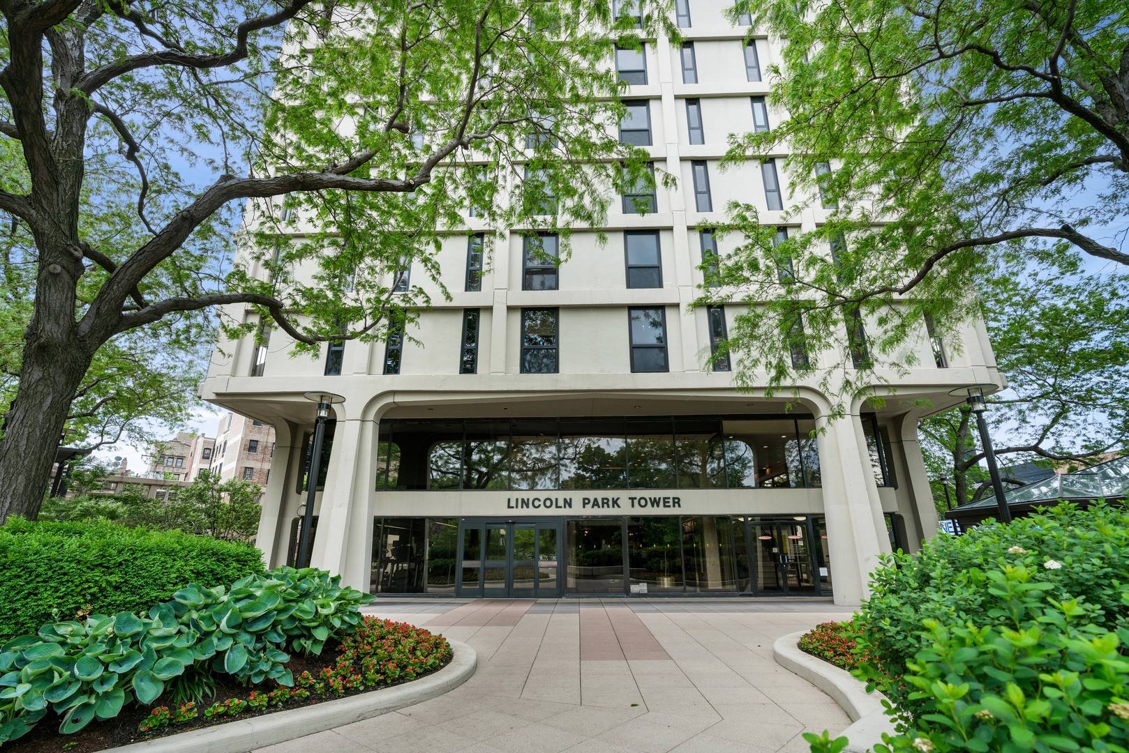 Chicago, IL 60614,1960 N LINCOLN PARK WEST #2402