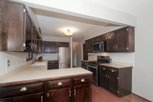 Mount Prospect, IL 60056,1402 S Linneman RD S