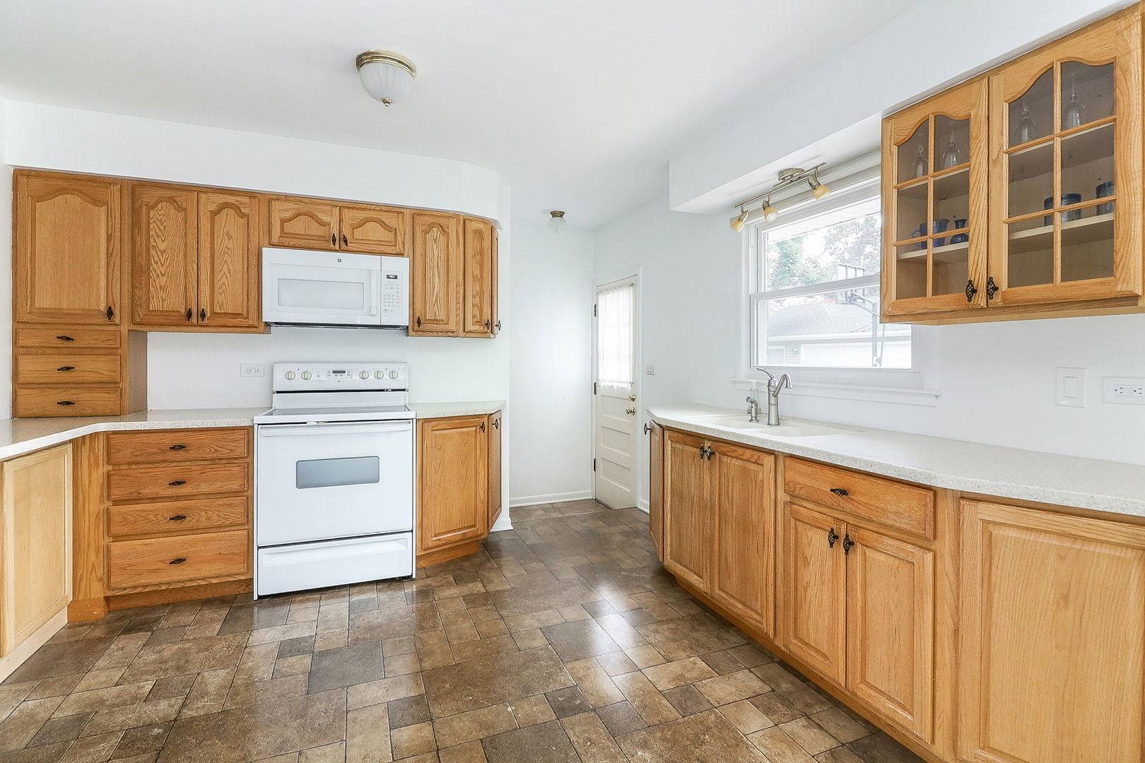 Bartlett, IL 60103,223 S Hickory AVE