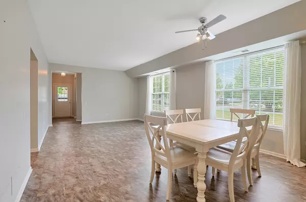 Huntley, IL 60142,11837 Messiner DR