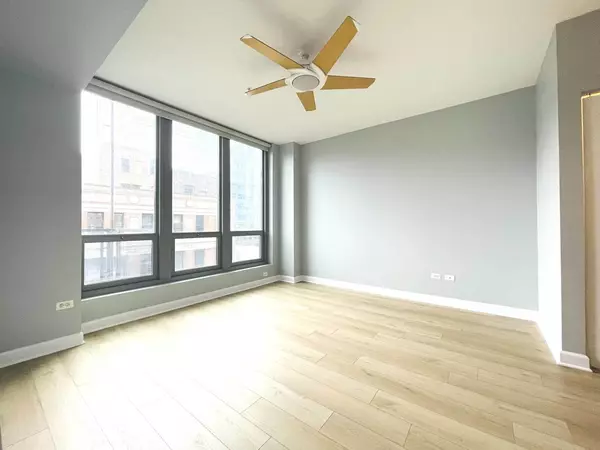 Chicago, IL 60661,565 W Quincy ST #1008