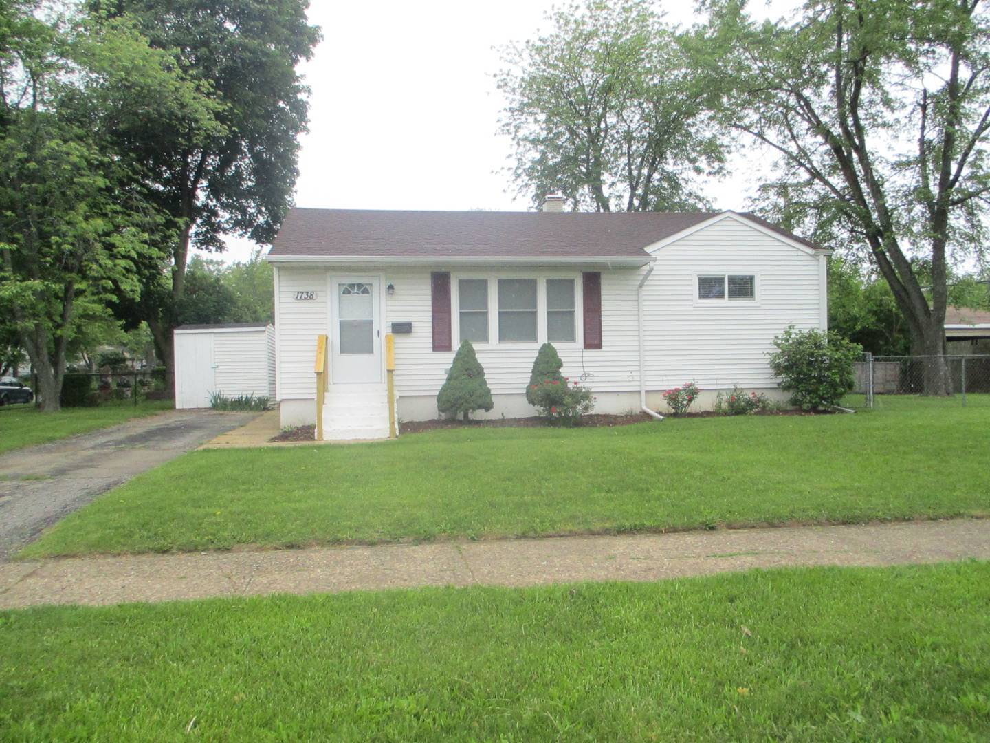 1738 Ballentine ST, Waukegan, IL 60087