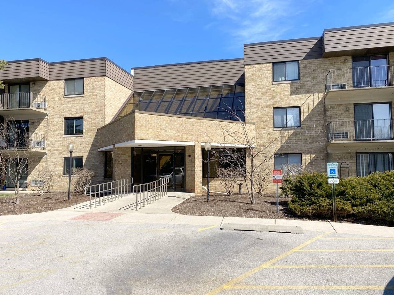 Rolling Meadows, IL 60008,5600 Astor LN #202