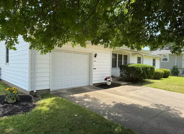 Charleston, IL 61920,824 Kenton DR