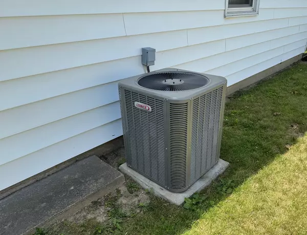 Charleston, IL 61920,824 Kenton DR