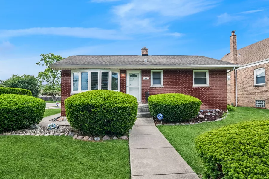 7945 Lawler AVE, Burbank, IL 60459