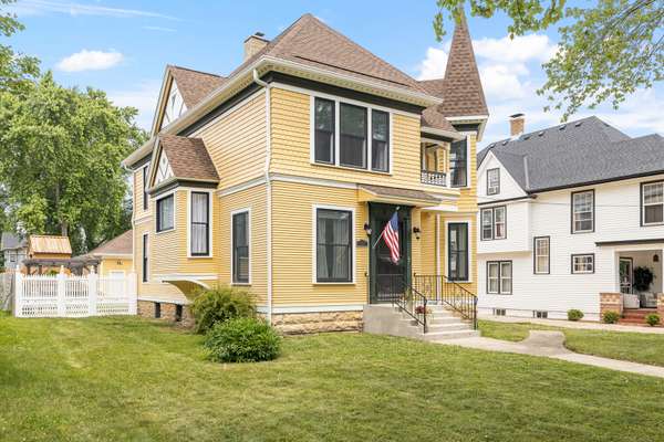 557 Garfield AVE, Aurora, IL 60506