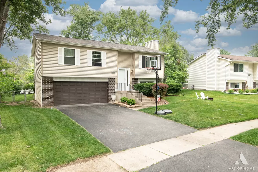 860 Summit LN, Bolingbrook, IL 60440