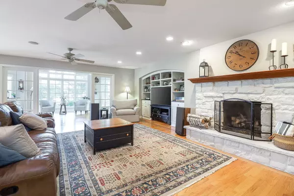 Naperville, IL 60563,1549 Preston RD