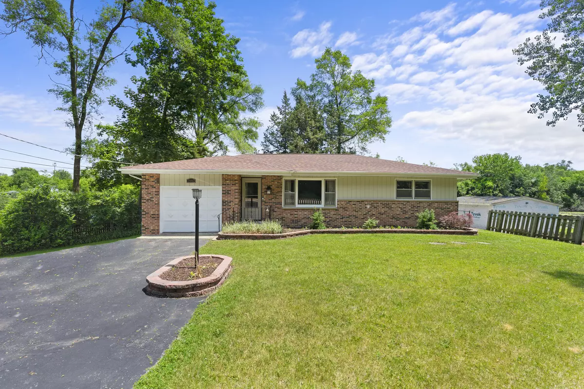 Mchenry, IL 60051,5902 Fox Lake RD