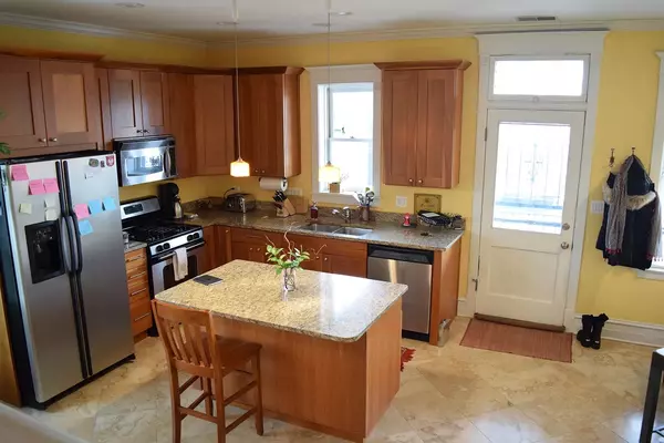 Chicago, IL 60640,4623 N Beacon ST #3N