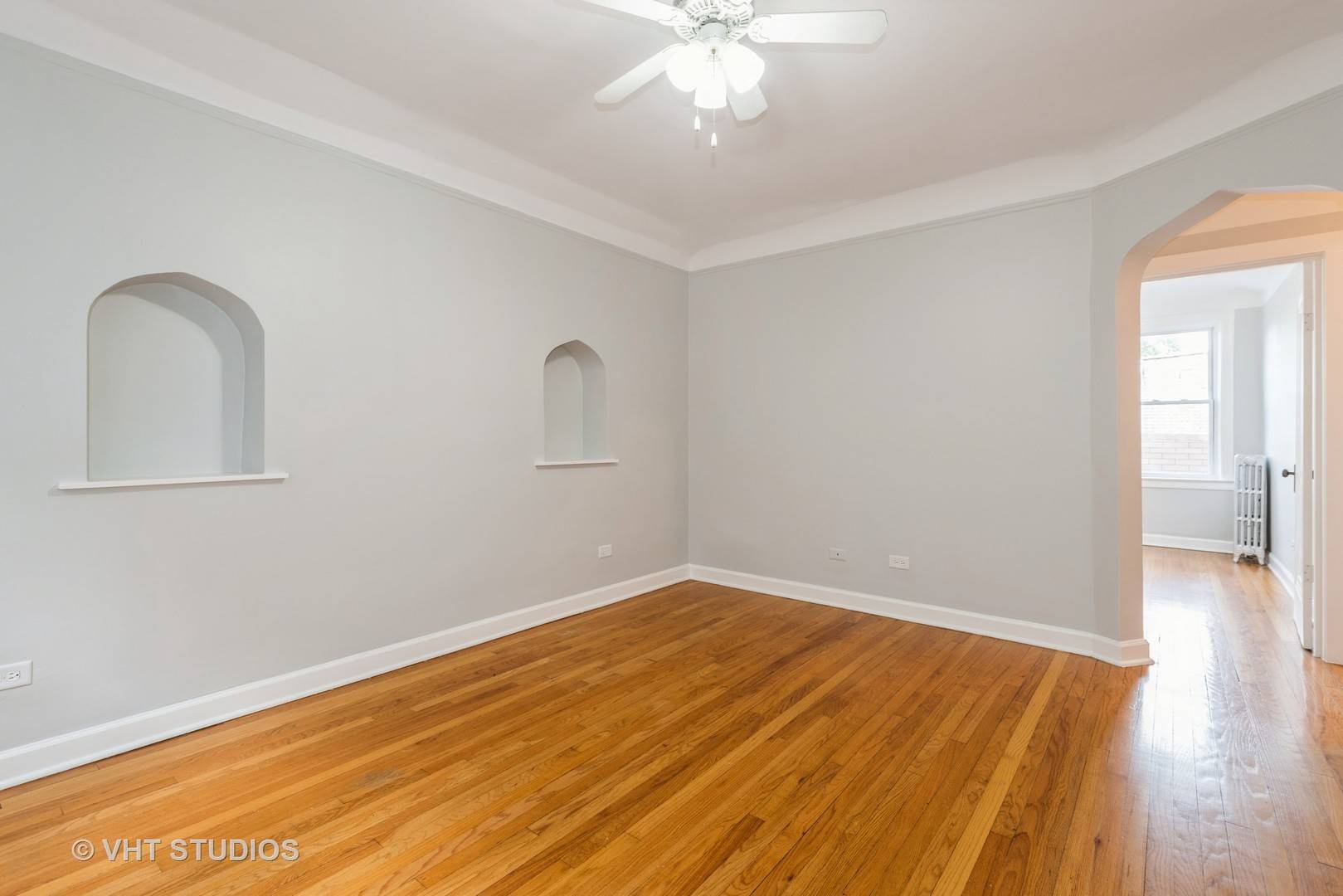 Chicago, IL 60618,2924 N Sacramento AVE #2W