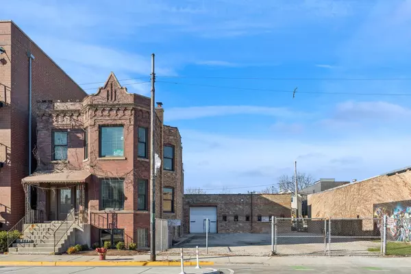 2732 W Belmont AVE, Chicago, IL 60618