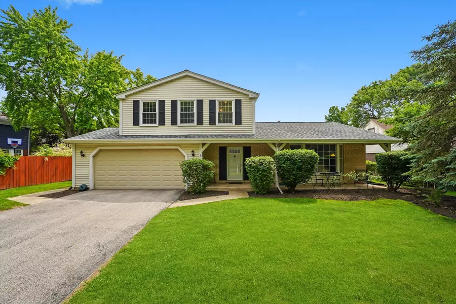 1554 CHICKASAW DR, Naperville, IL 60563