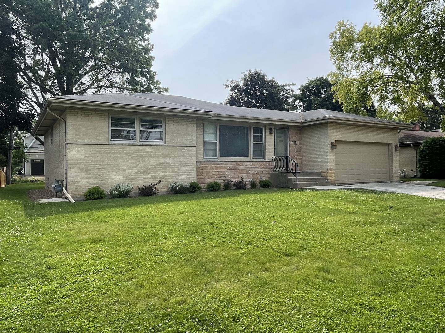 Arlington Heights, IL 60004,1009 N Drury LN