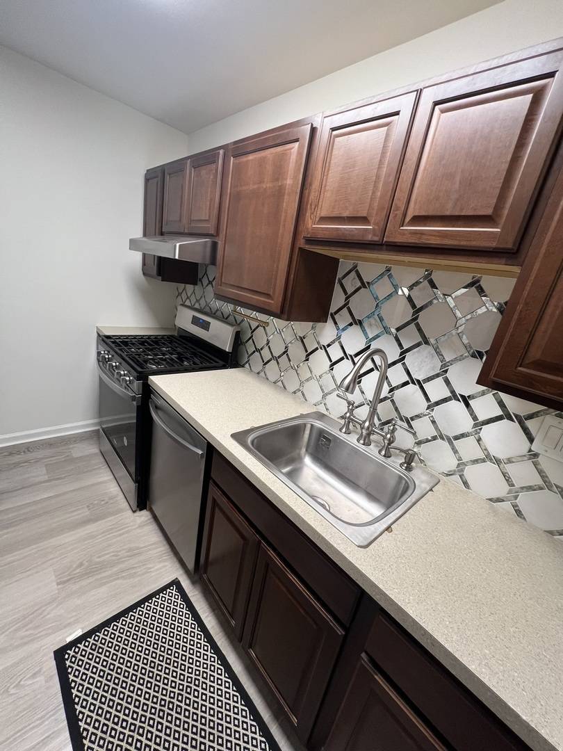 Palatine, IL 60074,430 N Wilke RD #105